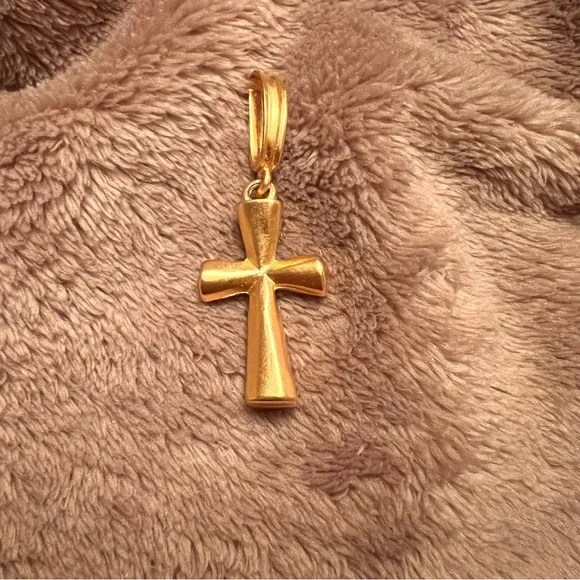 VINTAGE Large Chunky Gold-Toned Religious Christian Cross Necklace Pendant - Picture 3 of 7
